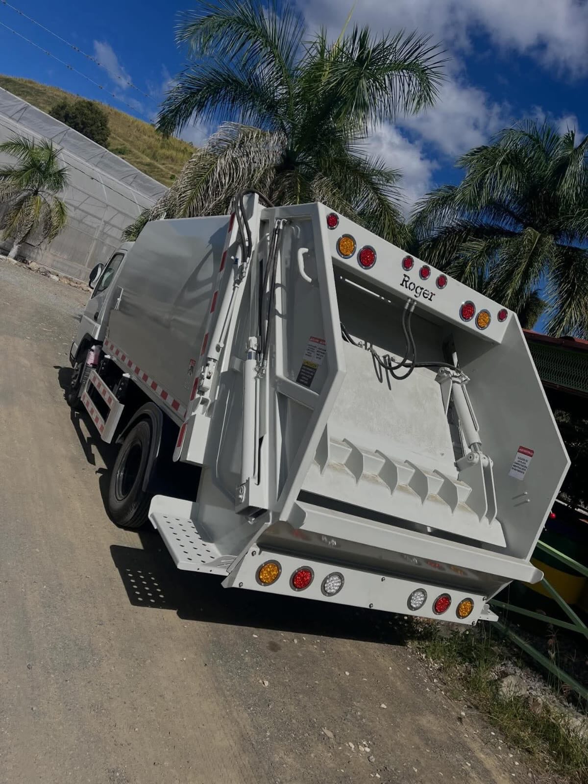 Sabana Larga incorpora moderno camión compactador para mejorar la recolección de basura