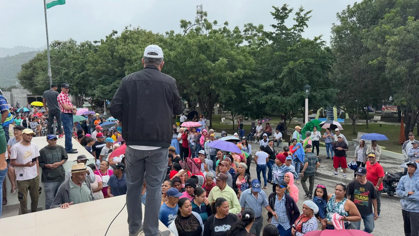 Navidad solidaria: Alcalde Pedro Alberto Castillo beneficia a familias vulnerables